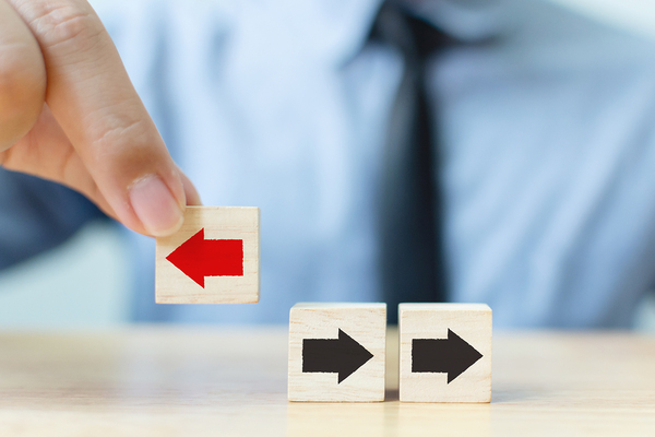 Wooden blocks with red arrow and black arrows.